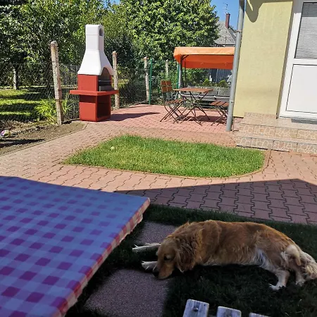 Apartman Kaszas Garden Mosonmagyarovar Exterior photo
