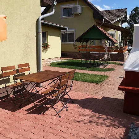 Apartman Kaszas Garden Mosonmagyarovar Exterior photo