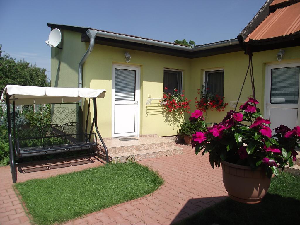Apartment Kaszas Garden *