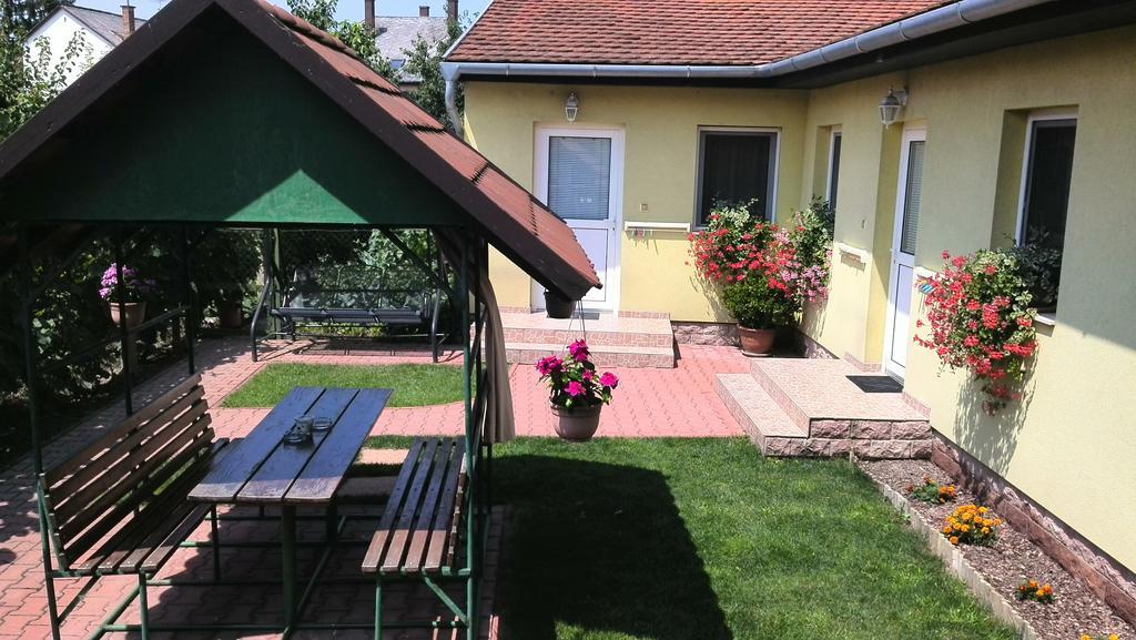 Apartment Kaszas Garden